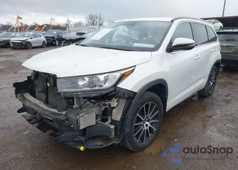 2018 Toyota Highlander Se из США, поврежденный, VIN 5TDJZRFHXJS827207